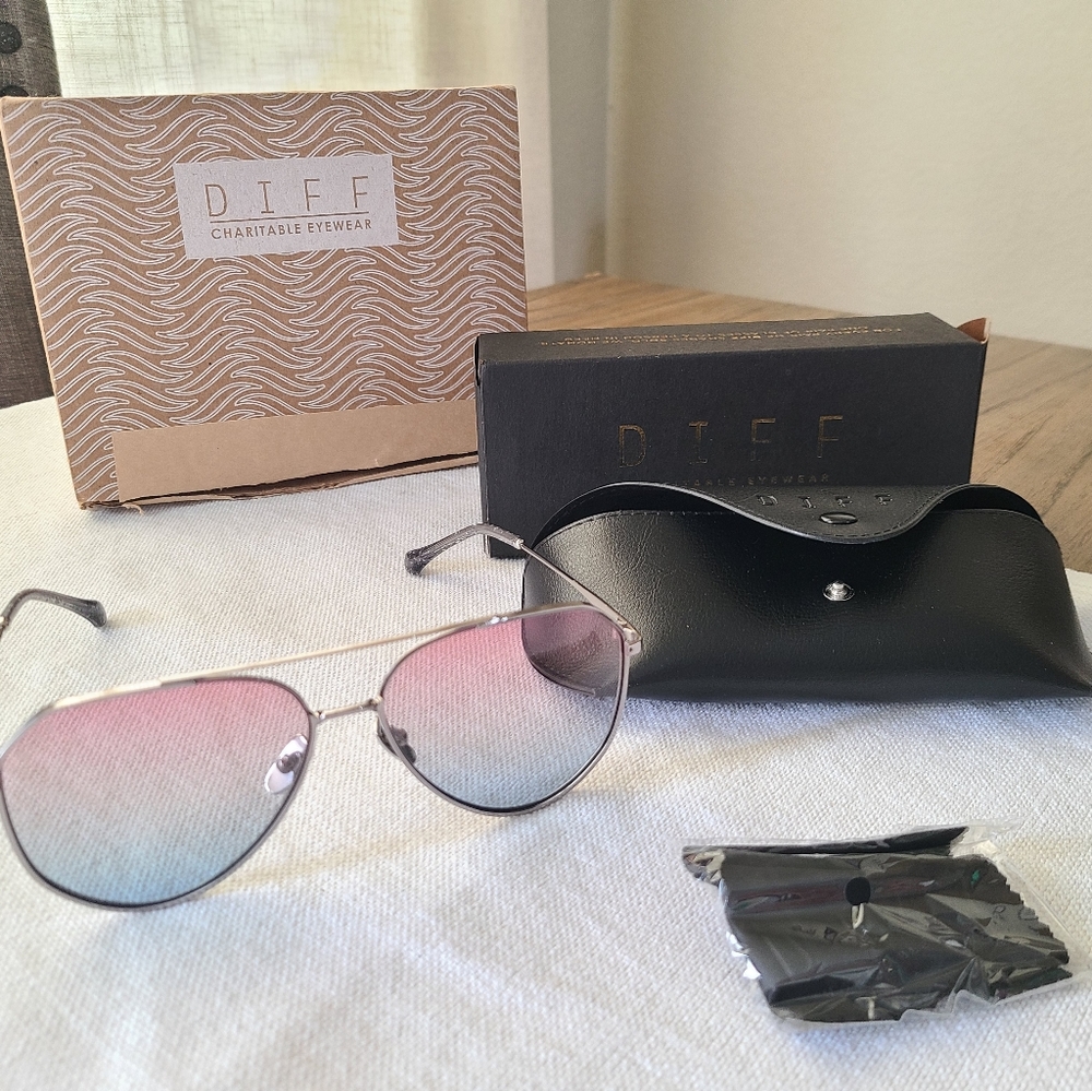 DIFF Sunglasses-Dash Silver Tri-Gradient Polarized